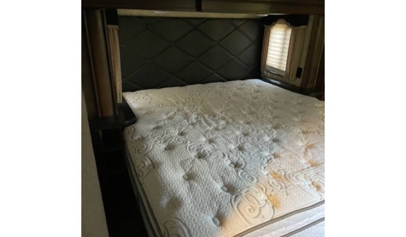
								2015 Keystone Montana 3790 RD Motorhome full									