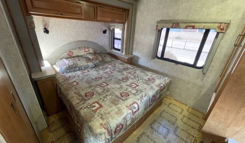 
								2006 Fleetwood Tioga 31M full									