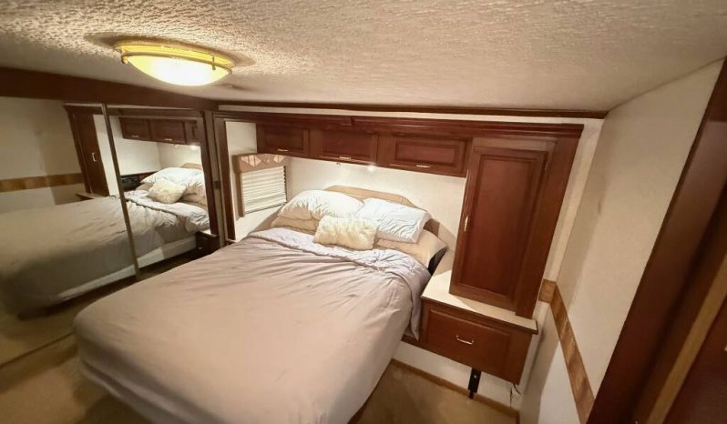 
								2003 Winnebago Journey 39W full									