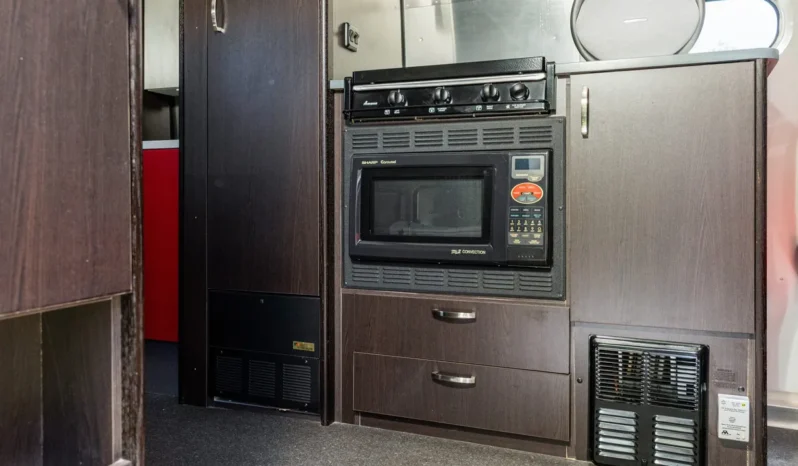 
								2010 Airstream 19CNB Victorinox Edition full									