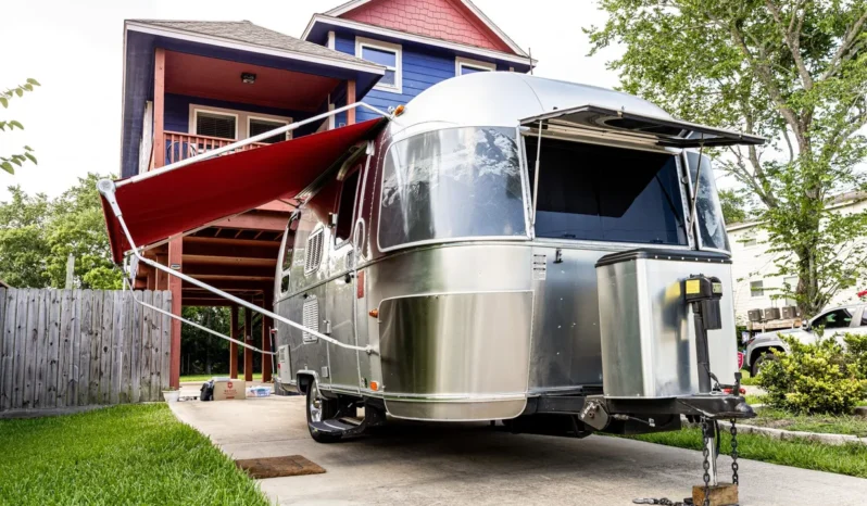 
								2010 Airstream 19CNB Victorinox Edition full									