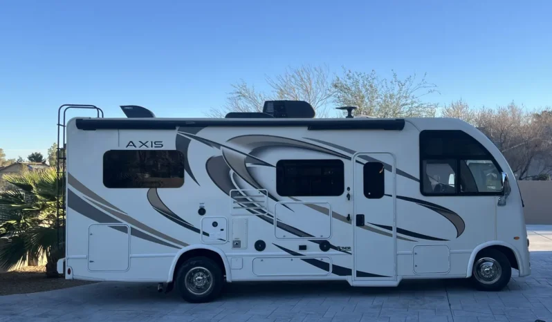 
								2018 Thor Motor Coach Axis 24.1 full									