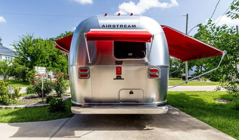 
								2010 Airstream 19CNB Victorinox Edition full									