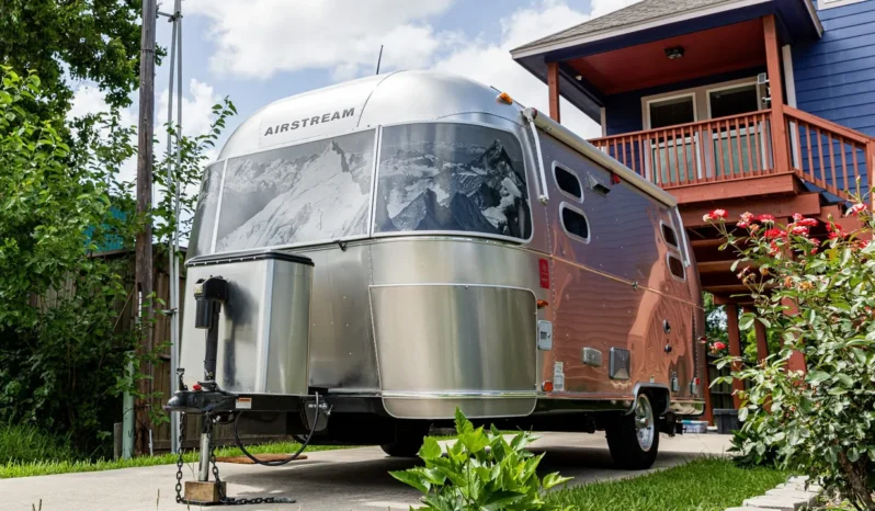 
								2010 Airstream 19CNB Victorinox Edition full									