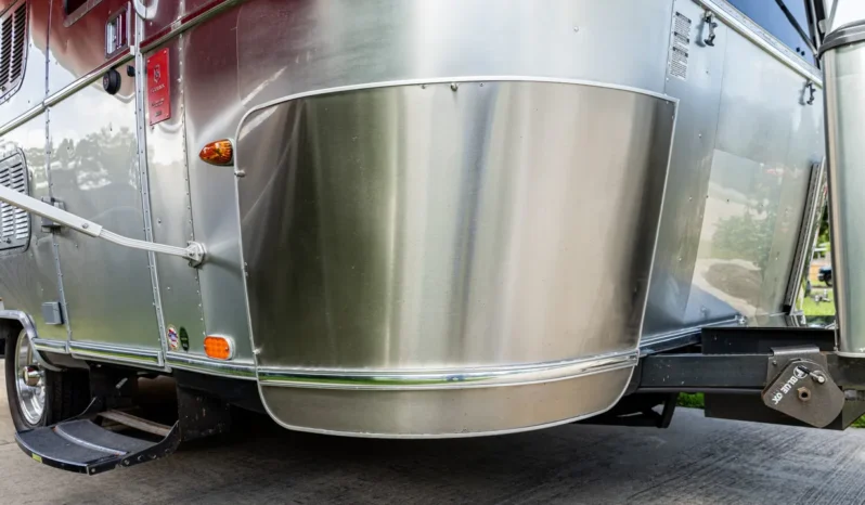 
								2010 Airstream 19CNB Victorinox Edition full									