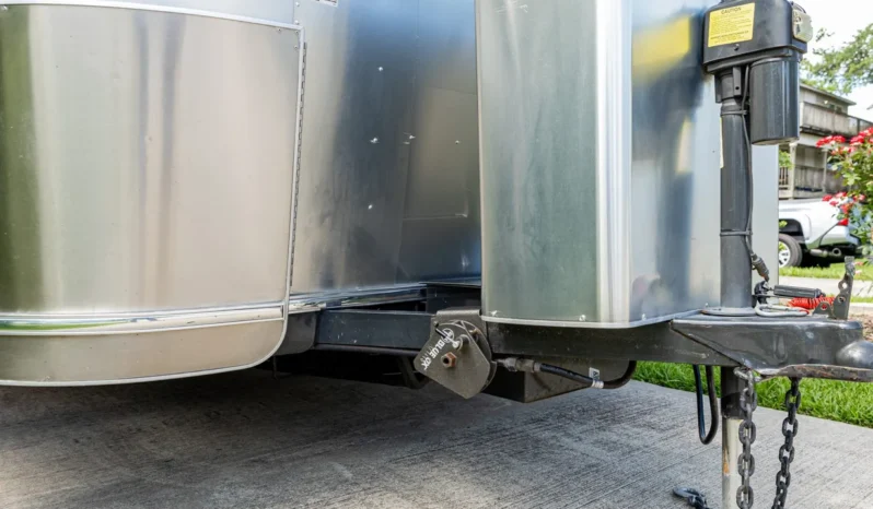 
								2010 Airstream 19CNB Victorinox Edition full									