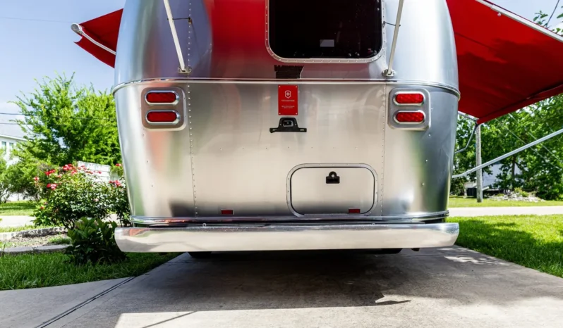 
								2010 Airstream 19CNB Victorinox Edition full									