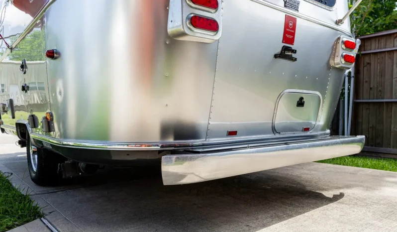 
								2010 Airstream 19CNB Victorinox Edition full									