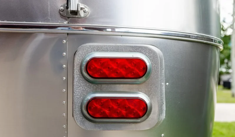
								2010 Airstream 19CNB Victorinox Edition full									