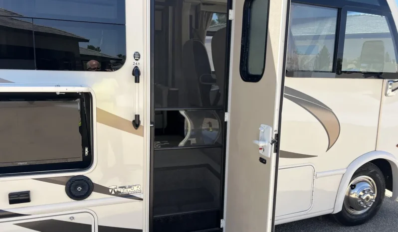 
								2018 Thor Motor Coach Axis 24.1 full									