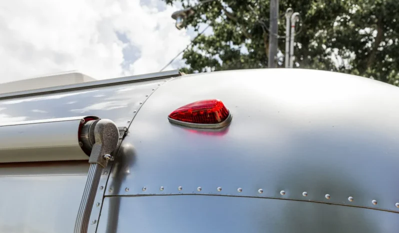 
								2010 Airstream 19CNB Victorinox Edition full									