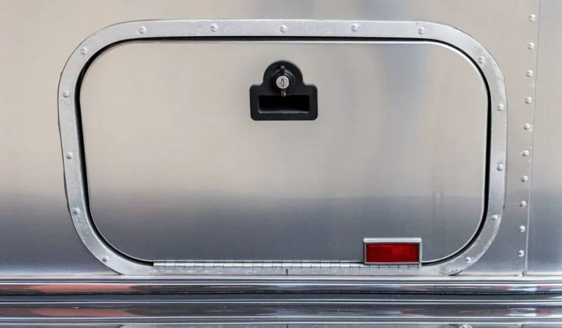 
								2010 Airstream 19CNB Victorinox Edition full									