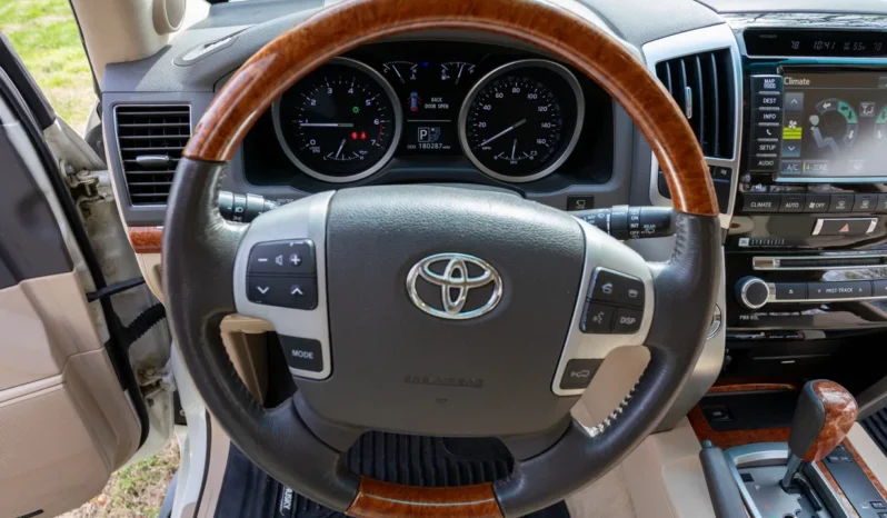 
								2014 Toyota Land Cruiser URJ200 full									