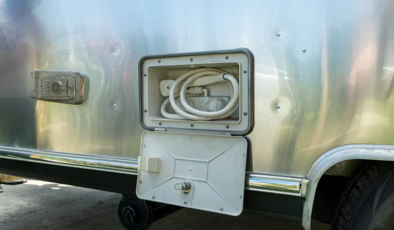 
								2010 Airstream 19CNB Victorinox Edition full									