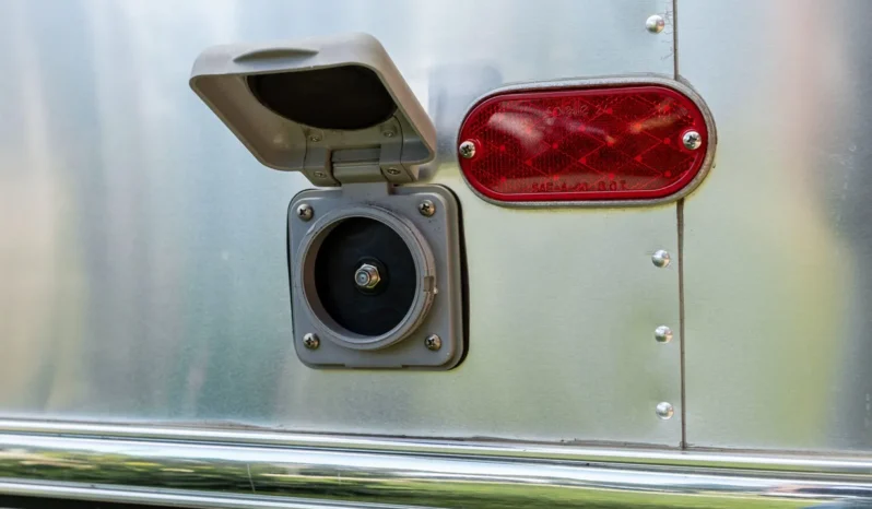 
								2010 Airstream 19CNB Victorinox Edition full									