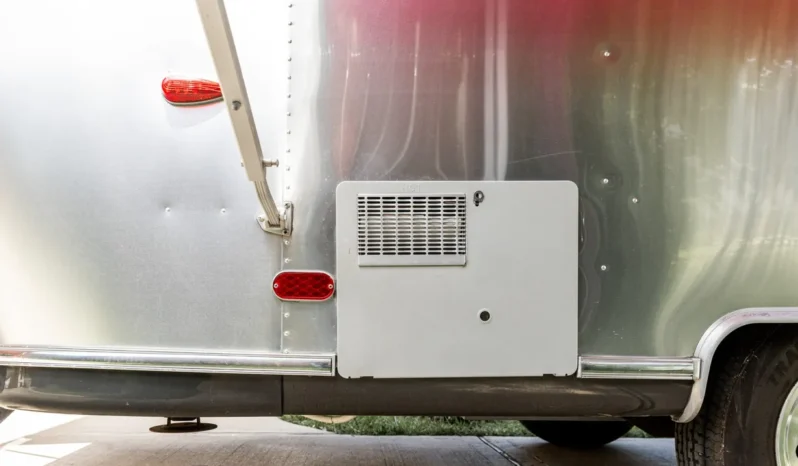 
								2010 Airstream 19CNB Victorinox Edition full									