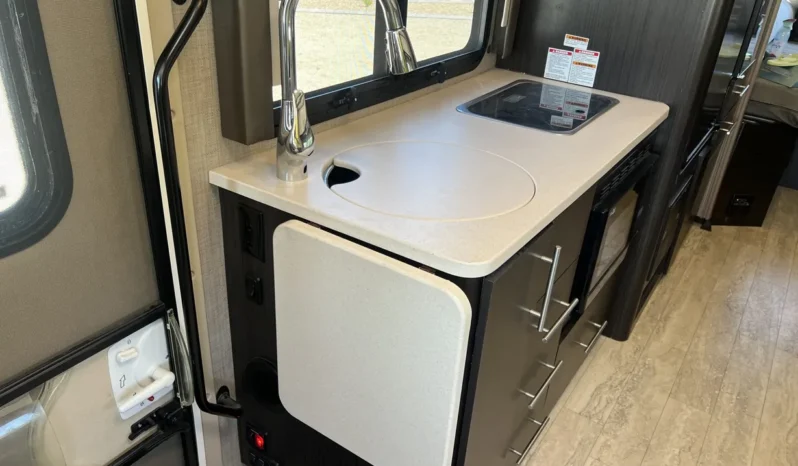 
								2018 Thor Motor Coach Axis 24.1 full									