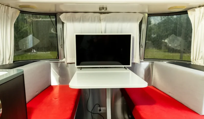 
								2010 Airstream 19CNB Victorinox Edition full									