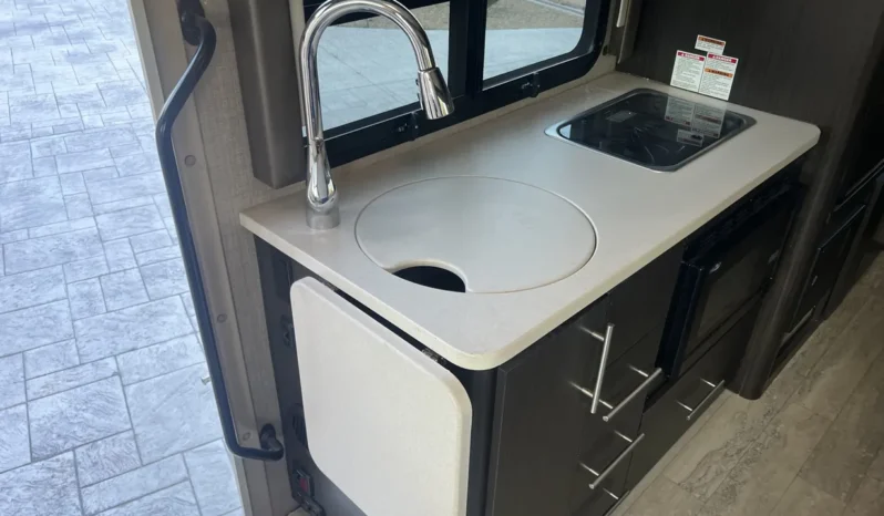 
								2018 Thor Motor Coach Axis 24.1 full									