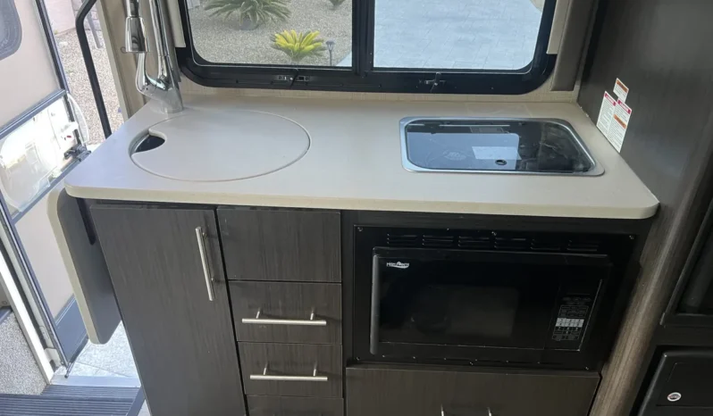 
								2018 Thor Motor Coach Axis 24.1 full									