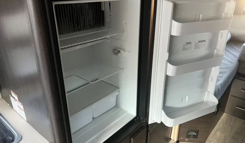 
								2018 Thor Motor Coach Axis 24.1 full									