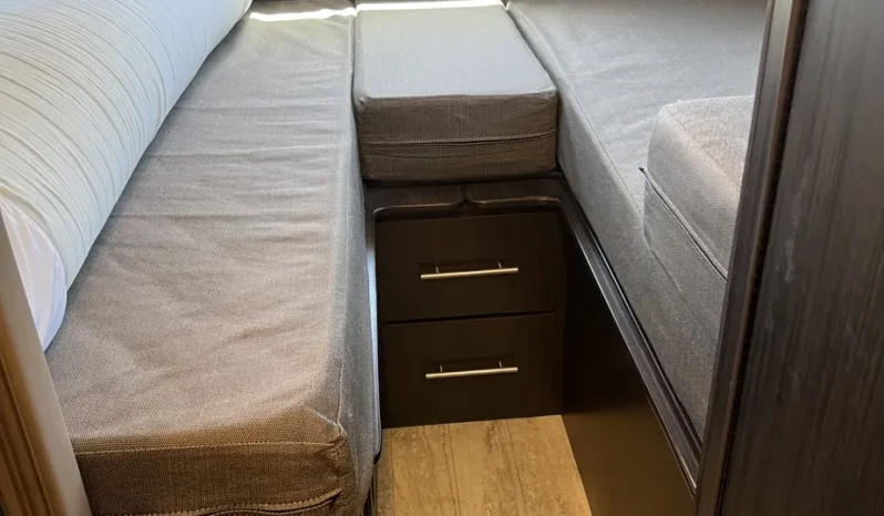 
								2018 Thor Motor Coach Axis 24.1 full									