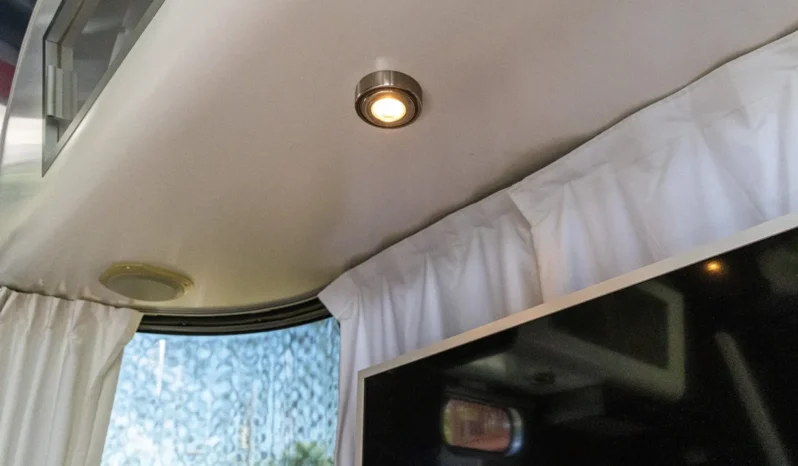 
								2010 Airstream 19CNB Victorinox Edition full									