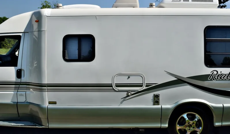 
								2001 Volkswagen EuroVan Winnebago Rialta full									