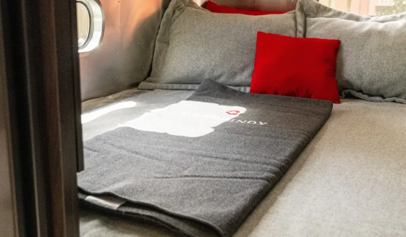 
								2010 Airstream 19CNB Victorinox Edition full									