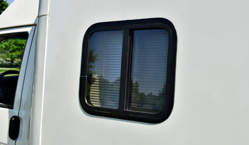 
								2001 Volkswagen EuroVan Winnebago Rialta full									