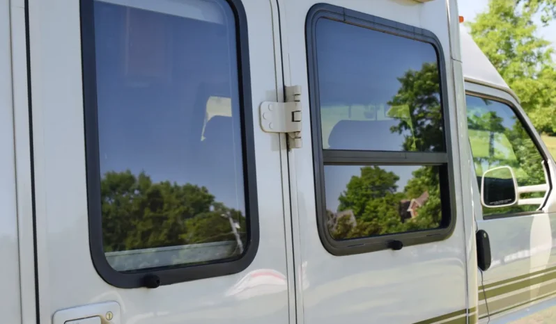 
								2001 Volkswagen EuroVan Winnebago Rialta full									