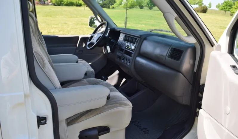 
								2001 Volkswagen EuroVan Winnebago Rialta full									