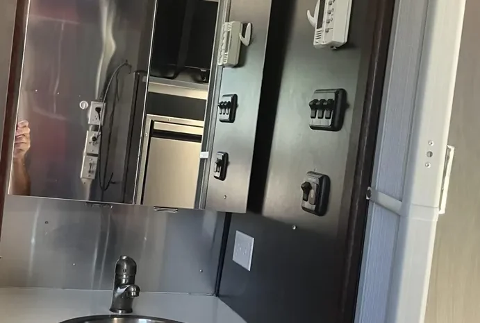 
								2010 Airstream Victorinox Travel Trailer full									