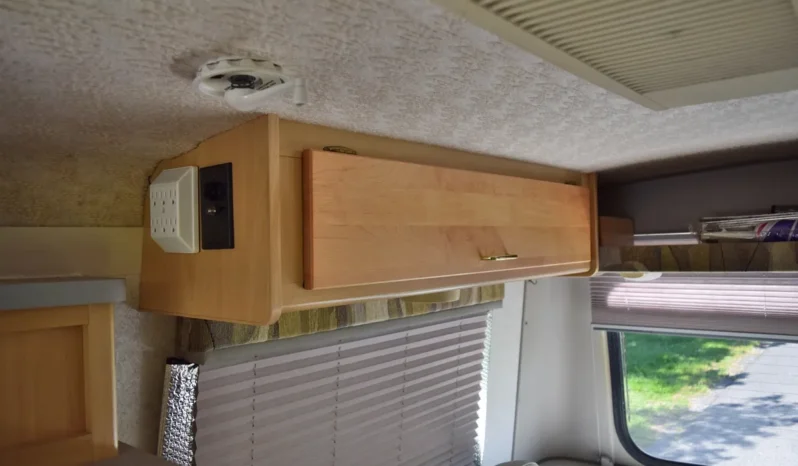 
								2001 Volkswagen EuroVan Winnebago Rialta full									