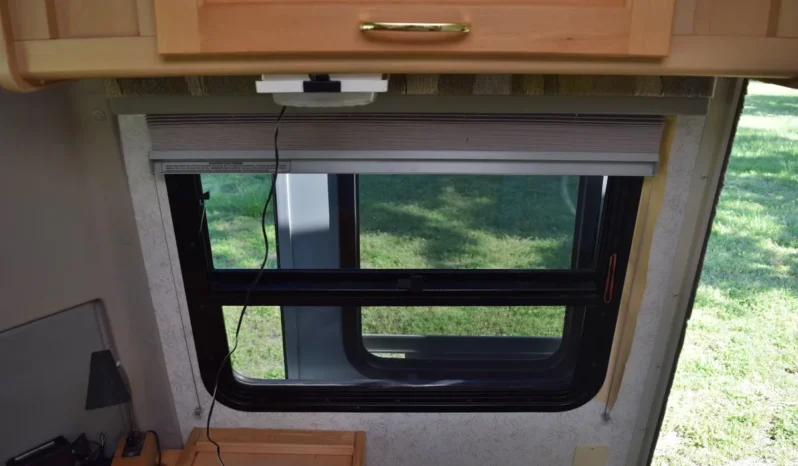 
								2001 Volkswagen EuroVan Winnebago Rialta full									
