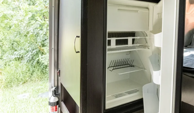 
								2010 Airstream 19CNB Victorinox Edition full									