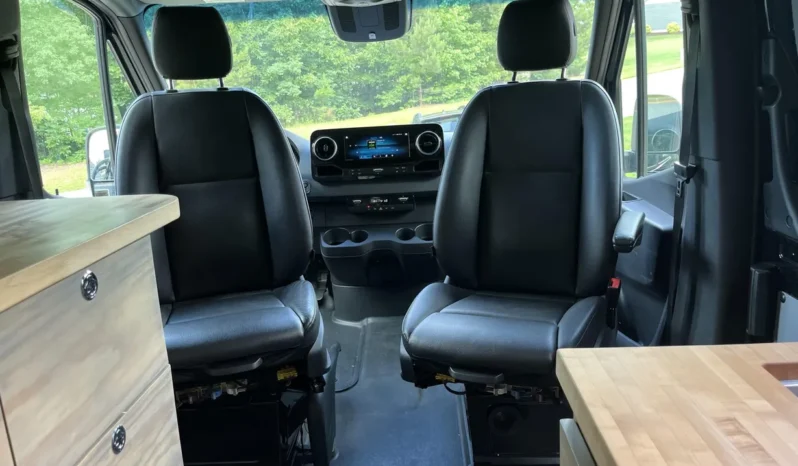 
								2020 Mercedes-Benz Sprinter 2500 full									